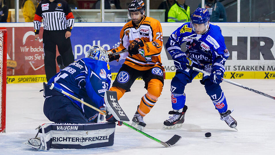 Die Tigers verlieren gegen Wolfsburg mit 2:4. Die Tigers verlieren gegen Wolfsburg mit 2:4.