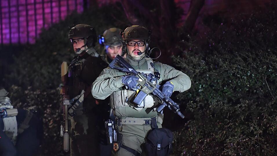 Nachbarn der Universit&auml;t wurden aufgefordert, ihre H&auml;user nicht zu verlassen.