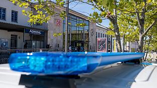 Die Polizei hat einen Verd&auml;chtigen am Rosenheimer Bahnhof festgenommen.