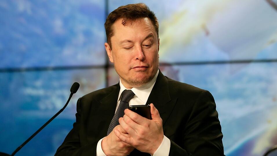 Der US-Unternehmer Elon Musk hatte die Plattform Twitter übernommen und zu X umbenannt. (Archivbild) Der US-Unternehmer Elon Musk hatte die Plattform Twitter übernommen und zu X umbenannt. (Archivbild)
