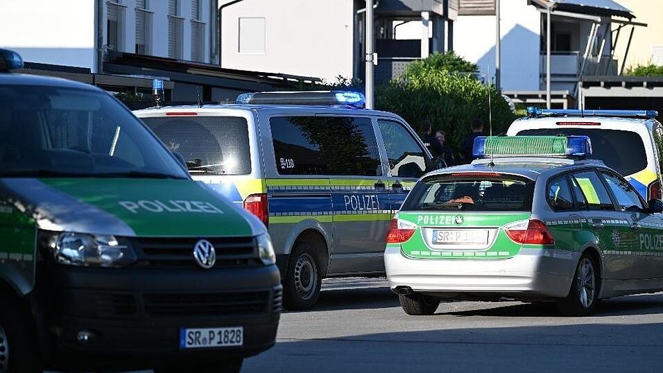 Ein Mann soll in Stra&szlig;kirchen eine Frau bedroht haben.