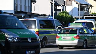 Ein Mann soll in Stra&szlig;kirchen eine Frau bedroht haben. Die Polizei ist vor Ort.