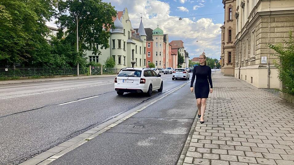 Sara Siakala, hier in der Wei&szlig;enburgstra&szlig;e, w&uuml;nscht sich mehr Lebensqualit&auml;t in der Stadt, sagt sie. Mit ihrer Tempo-30-Eingabe traf sie im Planungsausschuss auf offene Ohren.