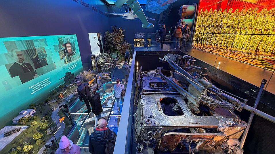 Mit Ausstellungen zum Angriffskrieg gegen die Ukraine will Russlands Machtapparat auch Akzeptanz schaffen f&uuml;r die Soldaten, die wieder in die Gesellschaft zur&uuml;ckkehren.