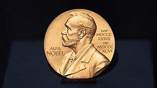Die Nobelmedaille des deutschen Schriftstellers Günter Grass. (Archivbild)