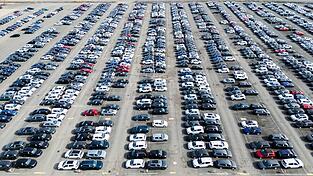 Der VW-Konzern liefert weltweit weniger Autos aus. (Archivbild) Der VW-Konzern liefert weltweit weniger Autos aus. (Archivbild)