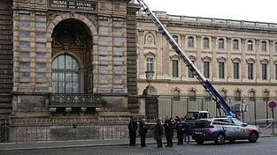 Auf das Pariser Museum Louvre ist ein Raubüberfall verübt worden. (Archivbild)