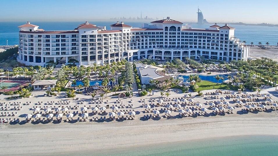 In diesem Hotel in Dubai arbeitet die Straubingerin Lena Stangl. Das 'Waldorf Astoria Dubai'. In diesem Hotel in Dubai arbeitet die Straubingerin Lena Stangl. Das 'Waldorf Astoria Dubai'.