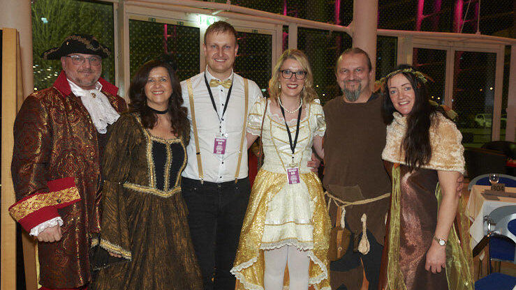 Die Narren waren bester Stimmung und hatten sich allesamt kreative Kostüme ausgesucht. Die Narren waren bester Stimmung und hatten sich allesamt kreative Kostüme ausgesucht.