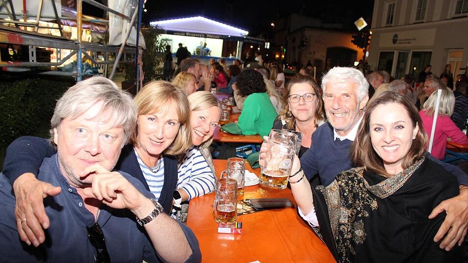 Viele Landshuter genossen ihren Freitagabend auf dem Bismarckplatzfest.