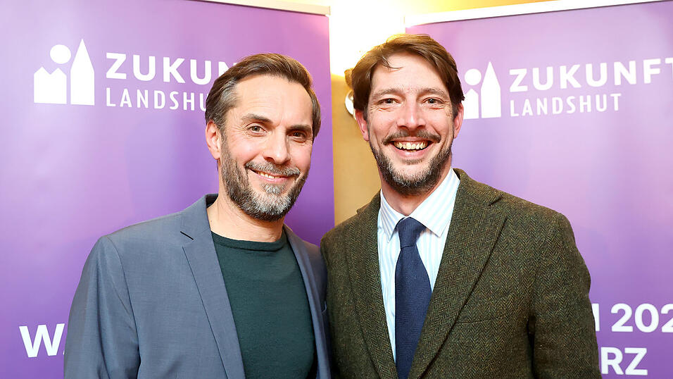 Zukunft-Landshut-Vorsitzender Christian P&ouml;hner und OB-Kandidat Norbert Hoffmann bei der Nominierungsversammlung.