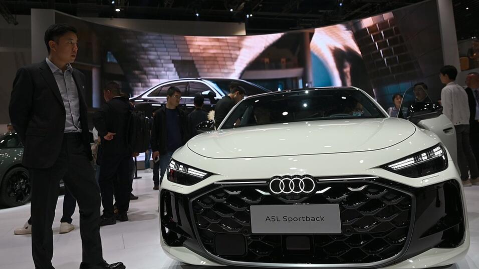 Verband sieht negative Auswirkungen durch Luxussteuer für deutsche Autobauer in China. (Archivbild) Verband sieht negative Auswirkungen durch Luxussteuer für deutsche Autobauer in China. (Archivbild)