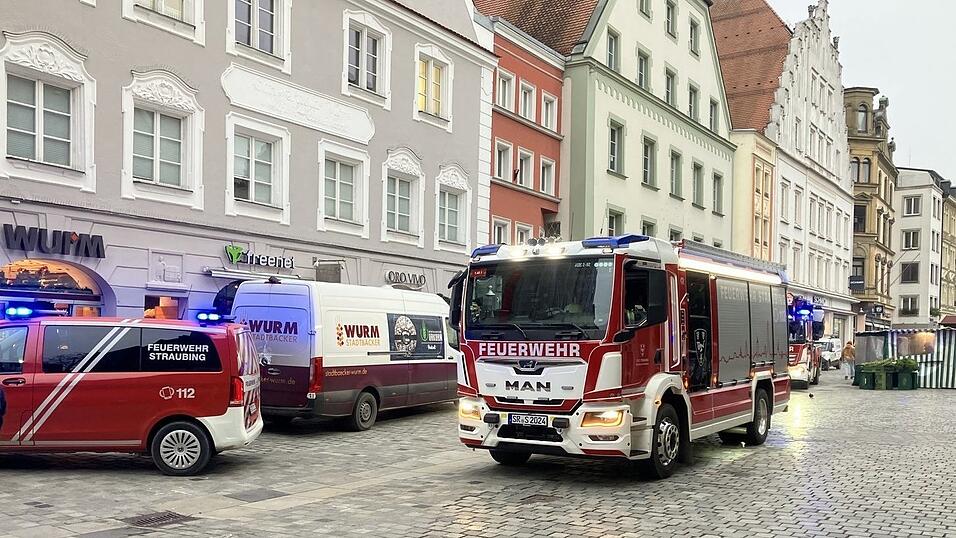 Die Feuerwehr r&uuml;ckte am Mittwoch zum Stadtplatz aus.