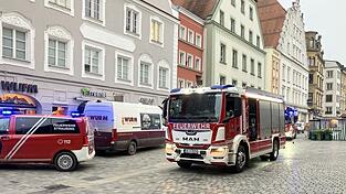 Die Feuerwehr r&uuml;ckte am Mittwoch zum Stadtplatz aus.
