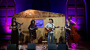 Ganes mit Elisabeth und Marlene Schuen, Raffael Holzhauser und Natalie Pl&ouml;ger (von links) boten einen Auftritt zwischen Tradition und Moderne.