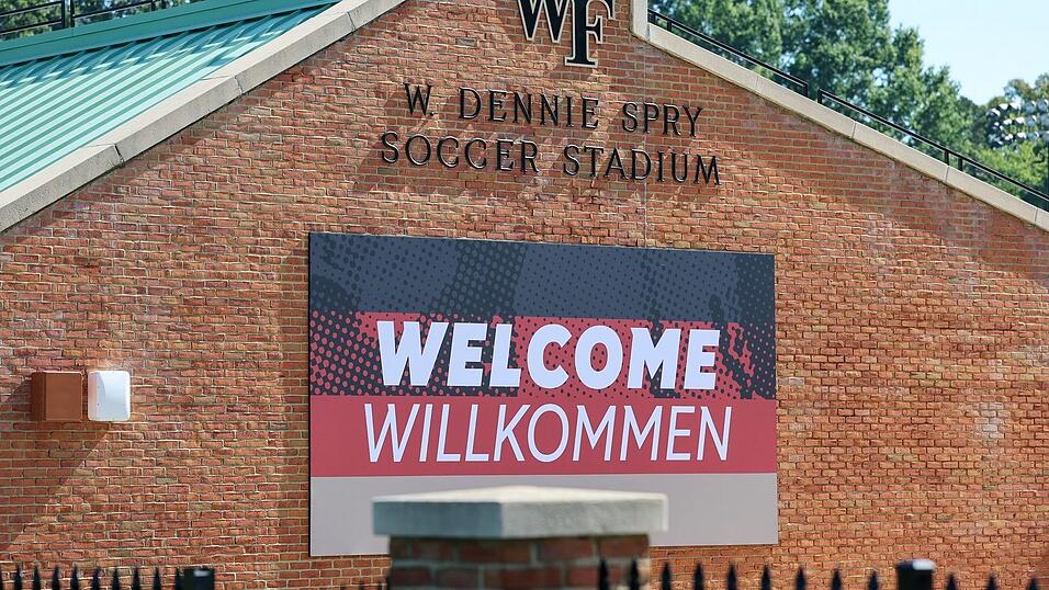 Die Nationalmannschaft reist in ihr WM-Quartier nach Winston-Salem. Die Nationalmannschaft reist in ihr WM-Quartier nach Winston-Salem.