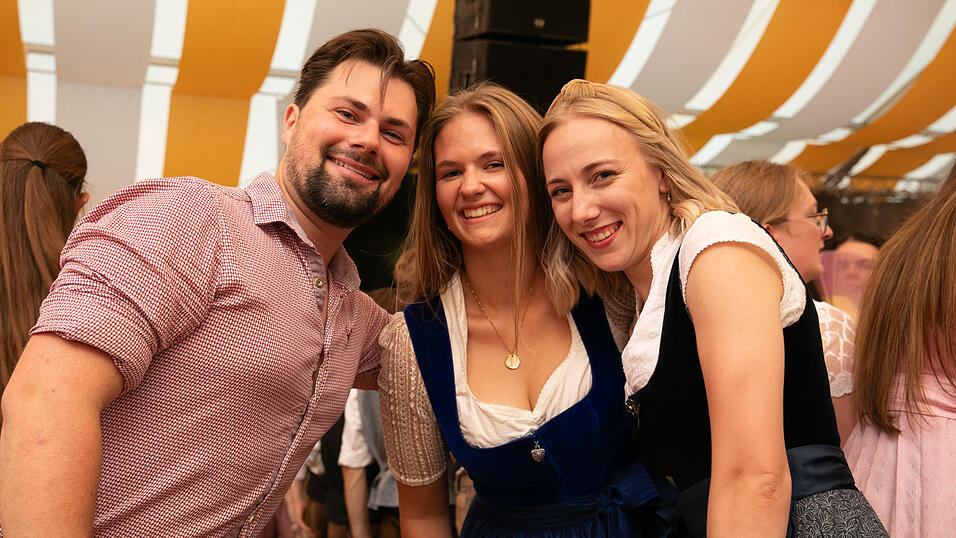 Das sind die Partybilder vom Dienstag, 12. August, aus dem Festzelt Nothaft. Das sind die Partybilder vom Dienstag, 12. August, aus dem Festzelt Nothaft.