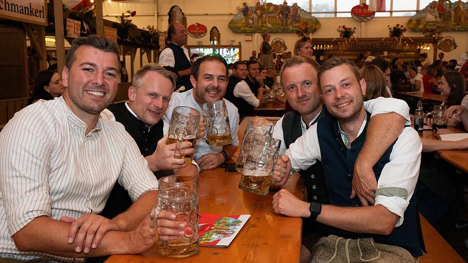 Die Partybilder vom Donnerstag, 13. August, aus dem Festzelt Greindl. Die Partybilder vom Donnerstag, 13. August, aus dem Festzelt Greindl.