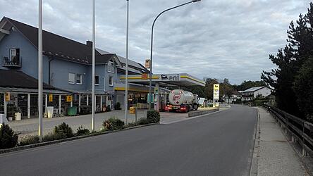 Einen Fahrradstreifen zwischen Tankstelle und Bergstraße wird es nicht geben. Einen Fahrradstreifen zwischen Tankstelle und Bergstraße wird es nicht geben.