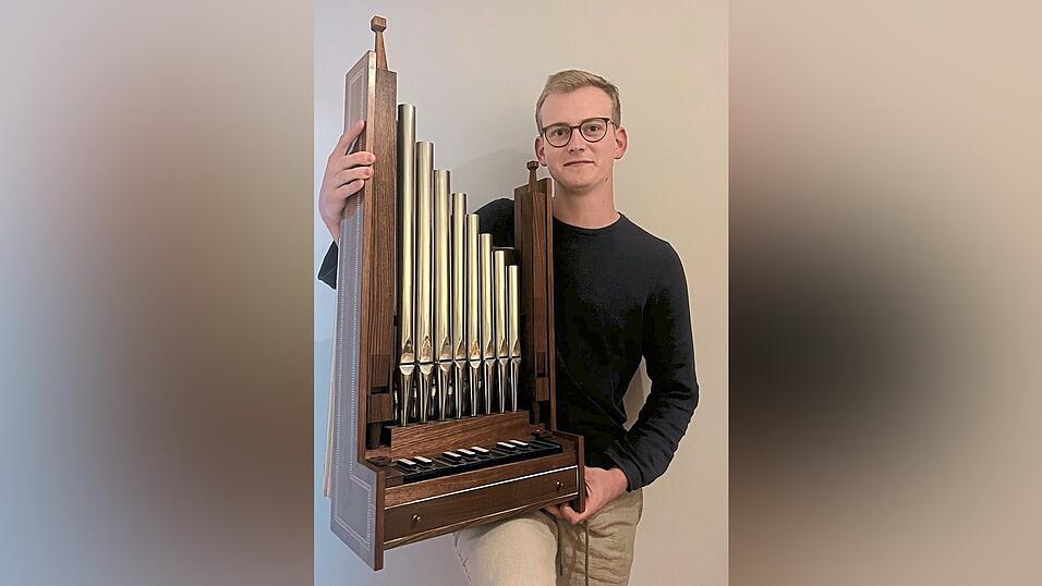 Das Portativ war das Gesellenstück von Johannes Debor. Das Portativ war das Gesellenstück von Johannes Debor.