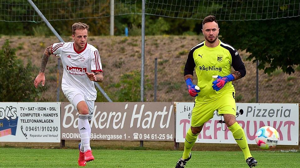 Roding (rot) hat das Landkreis-Derby gegen Lam (weiß) klar für sich entschieden.