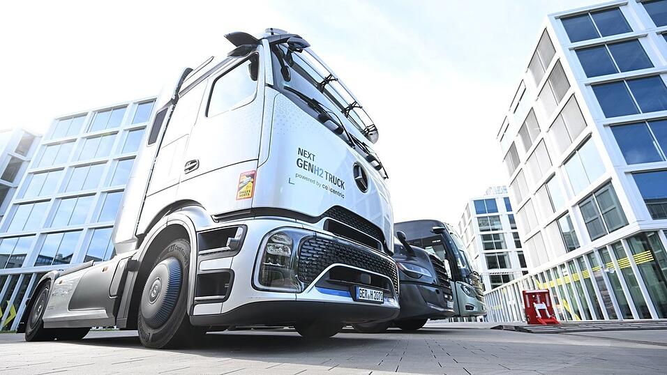 Daimler Truck: Gewinneinbruch im ersten Quartal. Daimler Truck: Gewinneinbruch im ersten Quartal.