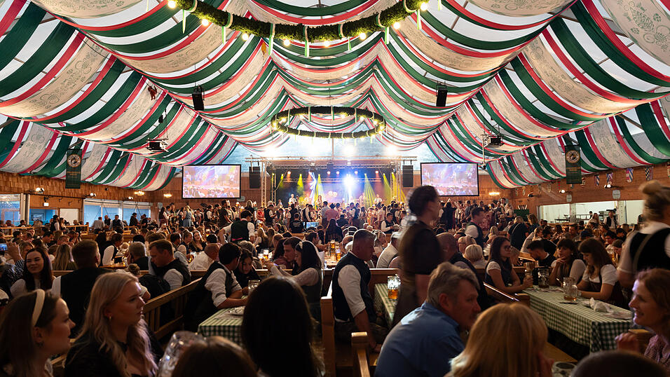 Die Partybilder vom Montag, 19. August, aus dem Festzelt Weckmann. Die Partybilder vom Montag, 19. August, aus dem Festzelt Weckmann.