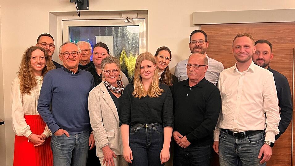 Die neue Vorstandschaft der SPD Vilsbiburg (von links): Juliane Schlichter, Bastian Maier, Klaus Kirchner, Hanns Martin, Sabine Kohler, Martina Strohhofer, Annika Hagn, Sibylle Entwistle, Volker Brill, Fabian Dobmeier, Sebastian Schandl und Enes U&ccedil;an.