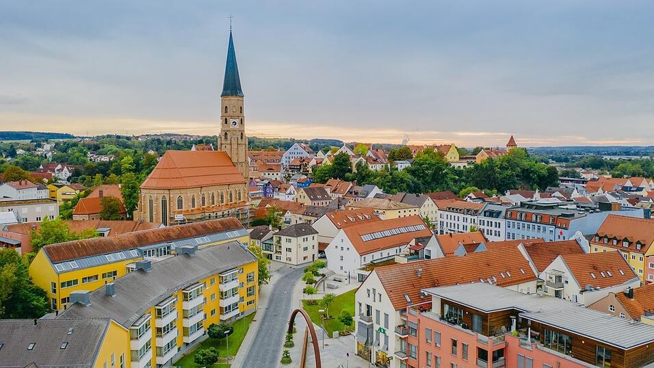 Auch im Landkreis Dingolfing-Landau werden in den kommenden Tagen diverse Lockerungen der Corona-Maßnahmen wirksam. (Symbolbild)