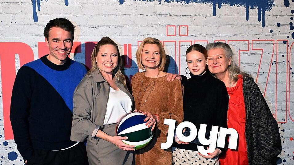 Bei der Premiere in München posierte der Cast für die Kameras.