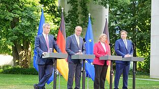 Markus Söder (v.l.), Friedrich Merz, Bärbel Bas und Lars Klingbeil verkünden im Garten des Kanzleramtes am Donnerstag das geeinte Reformpaket. Markus Söder (v.l.), Friedrich Merz, Bärbel Bas und Lars Klingbeil verkünden im Garten des Kanzleramtes am Donnerstag das geeinte Reformpaket.