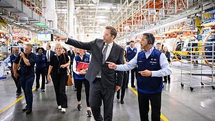 Lars Klingbeil besuchte in den USA das BMW-Werk in Spartanburg.