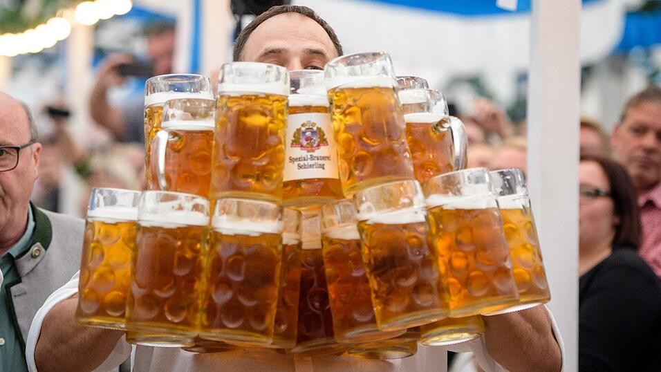 Eine Volksfest-Ma&szlig; bringt es auf rund 500 Kalorien. Beim Radler spart man nur ein paar Kalorien ein.