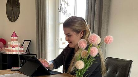 Carolin muss viele Daten &uuml;ber die Babys erfassen und im Blick behalten.