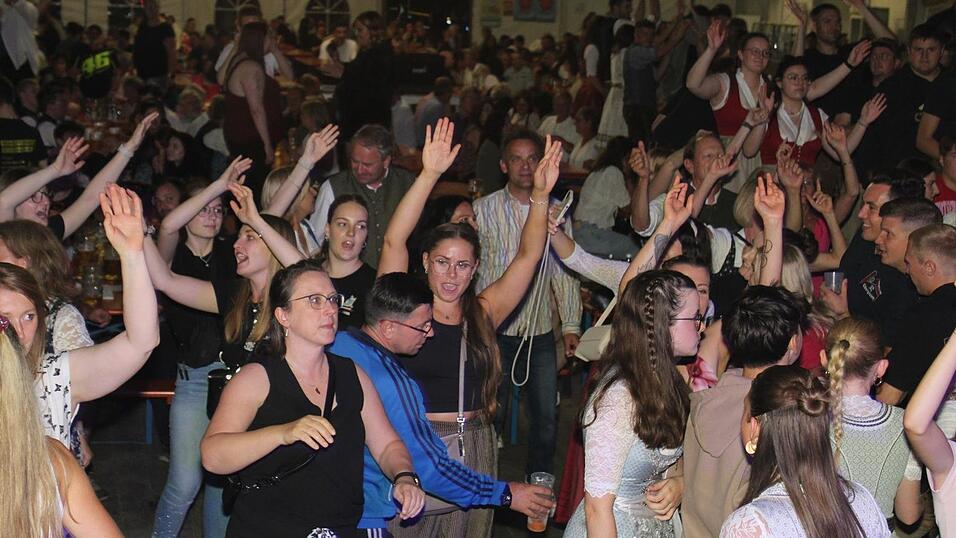 Zur Musik von Headless wurde ausgelassen gefeiert.