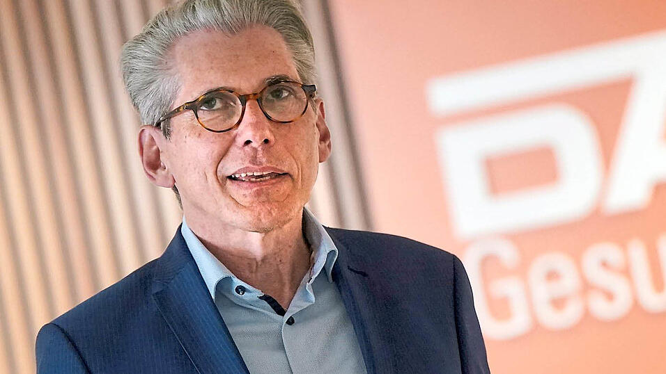 DAK-Gesundheitschef Andreas Storm fordert unter anderem höhere Zuschüsse vom Bund für versicherungsfremde Leistungen - etwa, wenn ein krankes Kind zu Hause gehütet werden muss. DAK-Gesundheitschef Andreas Storm fordert unter anderem höhere Zuschüsse vom Bund für versicherungsfremde Leistungen - etwa, wenn ein krankes Kind zu Hause gehütet werden muss.