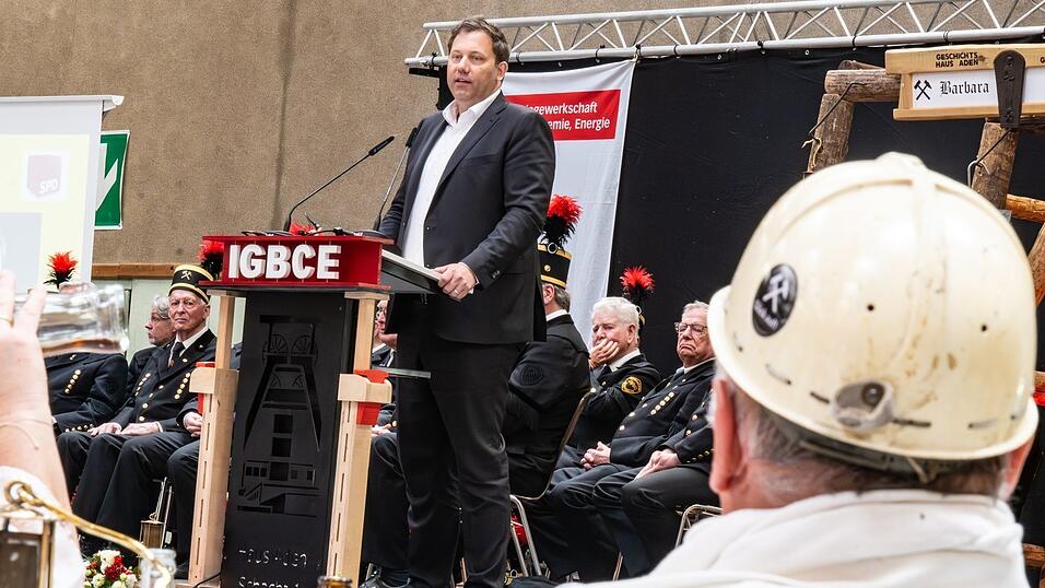 SPD-Chef Klingbeil bei einer Kundgebung im Ruhgebiet. SPD-Chef Klingbeil bei einer Kundgebung im Ruhgebiet.