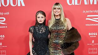 Heidi Klum steht neben ihrer Tochter Leni. (Archivbild)