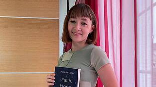 Melanie, die Autorin von 'Faith, Hope, Love: Mel', wohnt im Landkreis Landshut.