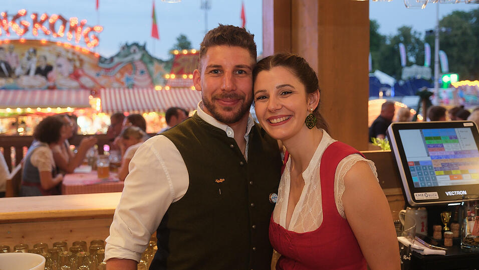 Die Partybilder vom Dienstag, 15. August 2023, aus dem Festzelt Krönner. Die Partybilder vom Dienstag, 15. August 2023, aus dem Festzelt Krönner.