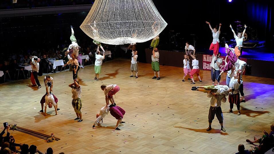 Der Künstlerball bot ein großes Showprogramm. Der Künstlerball bot ein großes Showprogramm.