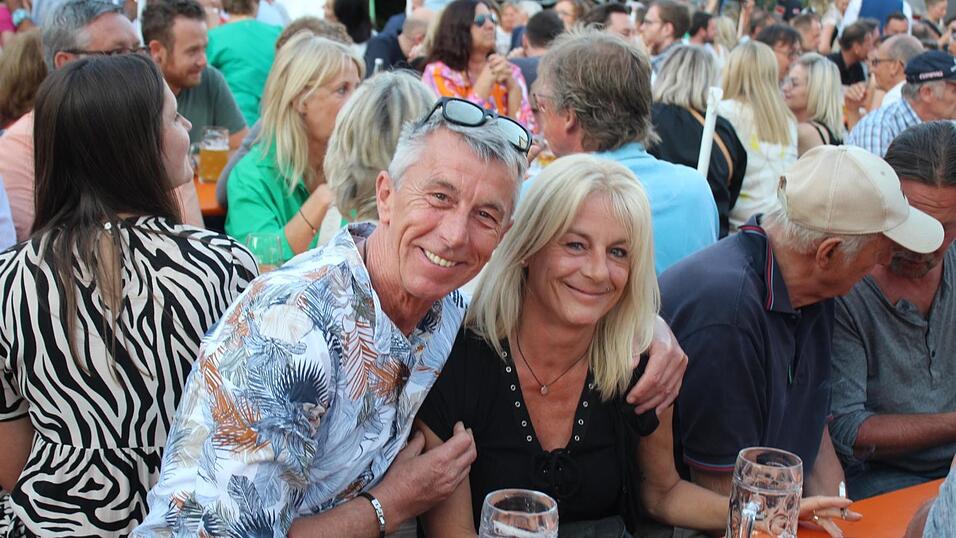 Viele Landshuter genossen ihren Freitagabend auf dem Bismarckplatzfest.