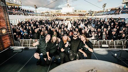 Vier Tage Ausnahmezustand auf der Ostsee: Seasons in Black waren in diesem Jahr auf der „Full Metal Cruise“ - einer Kreuzfahrt mit lauter Metalheads. Hier erlebten sich wohl die emotionalsten Momente ihres Sommers.