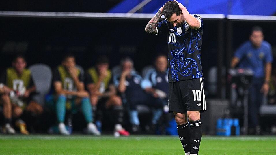 Lionel Messi &auml;rgert sich nach dem Gegentreffer.