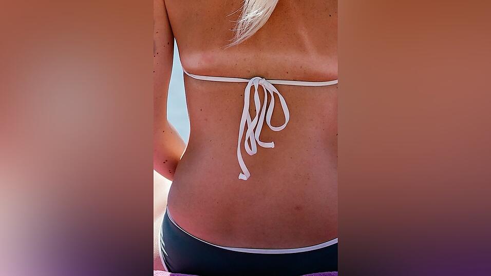 Der Bikini war nie nur Bademode. Er war immer auch ein Testfeld: für Moral, für Freiheit, für Sichtbarkeit. (Illustration) Der Bikini war nie nur Bademode. Er war immer auch ein Testfeld: für Moral, für Freiheit, für Sichtbarkeit. (Illustration)