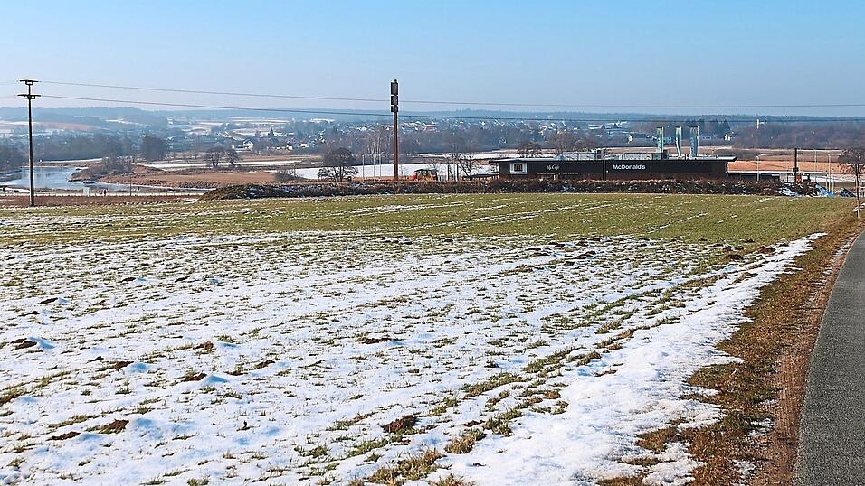 Wer k&ouml;nnte sich neben McDonald&rsquo;s und M&ouml;max noch an der Kagerstra&szlig;e ansiedeln, welches Sortiment macht Sinn? Mit dieser Frage besch&auml;ftigt sich gerade ein Investor, der von der Stadt f&uuml;r die Dauer von zwei Jahren die Zusage zur Bebauung des Filetst&uuml;cks hat, sollte sein Konzept mit den Vorstellungen des Stadtrates einhergehen.