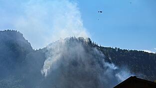 Auch heute sollen wieder Löschhubschrauber zum Einsatz kommen. Auch heute sollen wieder Löschhubschrauber zum Einsatz kommen.