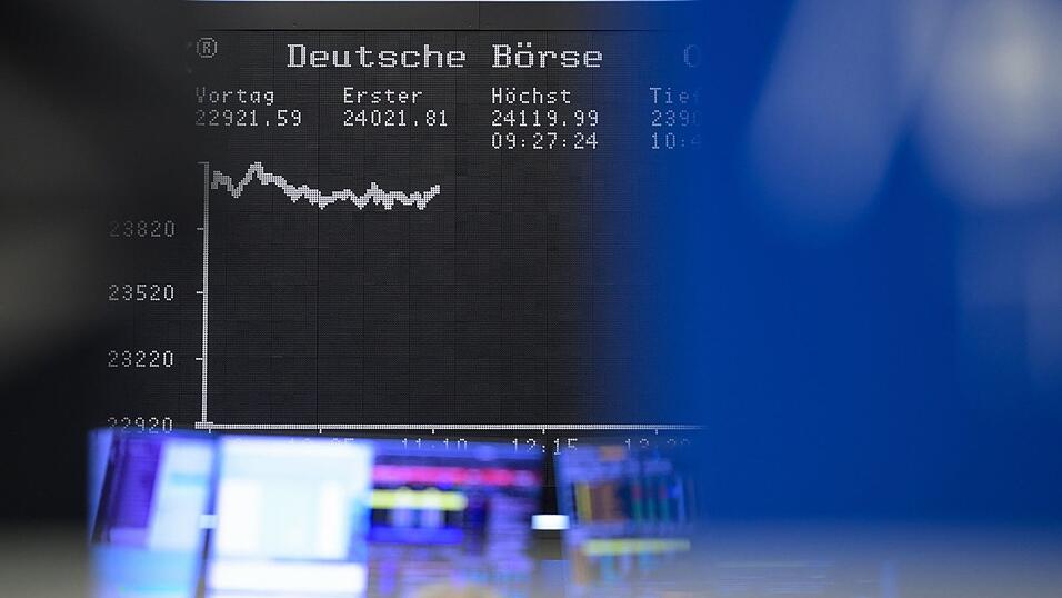 Weil es bei der gesetzlichen Rente eng wird, sollen die Menschen selbst über die Börse fürs Alter vorsorgen. (Symbolbild) Weil es bei der gesetzlichen Rente eng wird, sollen die Menschen selbst über die Börse fürs Alter vorsorgen. (Symbolbild)