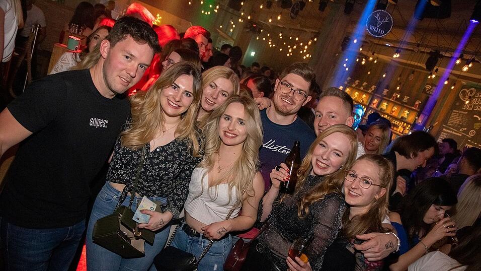 Die Stimmung bei den Partygängern am Samstagabend war prächtig. Die Stimmung bei den Partygängern am Samstagabend war prächtig.