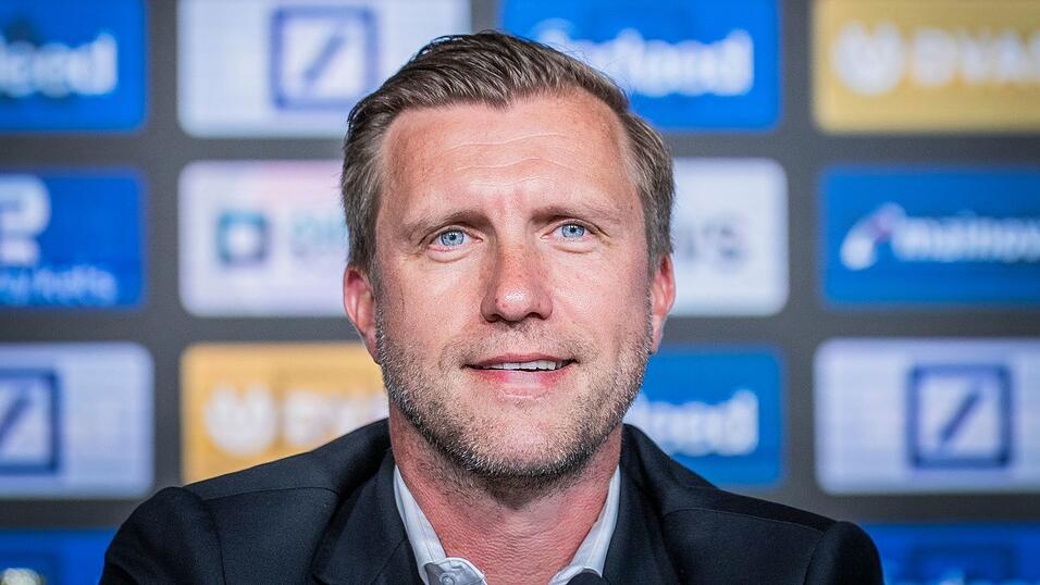 Eintracht Frankfurts Sportvorstand Markus Kr&ouml;sche bleibt &uuml;bereinstimmenden Medienberichten zufolge Eintracht Frankfurt trotz eines Angebots von der AC Mailand treu. (Archivbild)